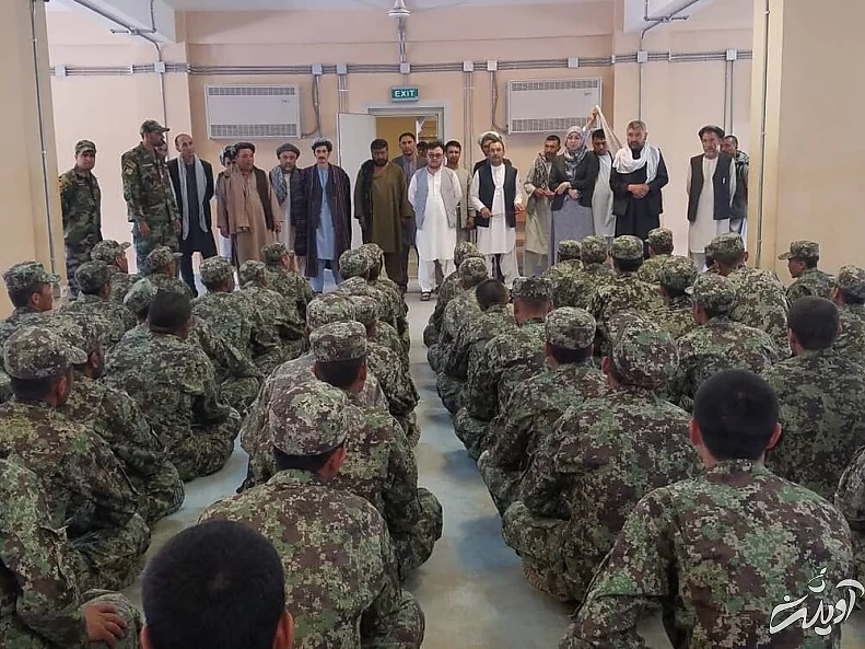 زنی که با مردسالاری افغانستان جنگید و فرمانده خط مقدم جنگ بود؛امروز اسیر طالبان شد/عکس